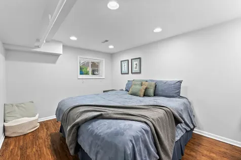 2541 West Argyle Street Chicago IL 60625