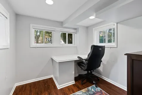 2541 West Argyle Street Chicago IL 60625