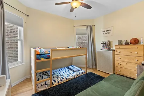 2541 West Argyle Street Chicago IL 60625