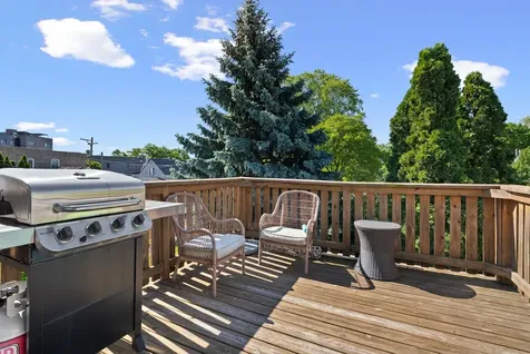 2541 West Argyle Street Chicago IL 60625