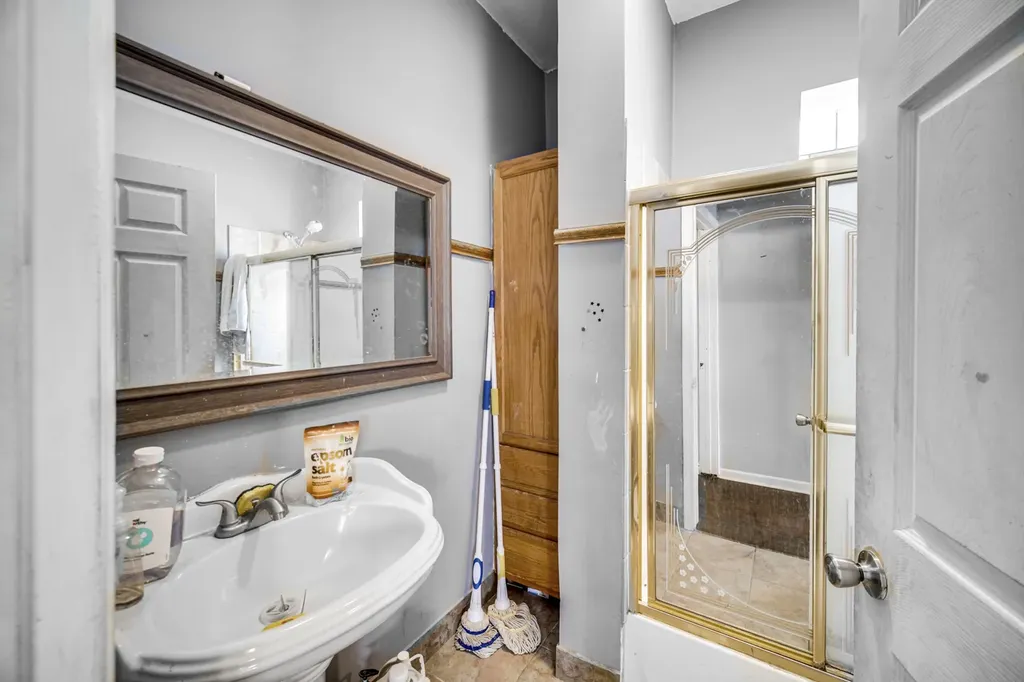 1647 North Austin Avenue Chicago IL 60639