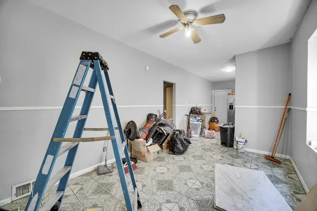 1647 North Austin Avenue Chicago IL 60639