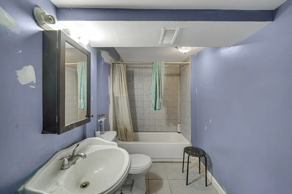 1647 North Austin Avenue Chicago IL 60639