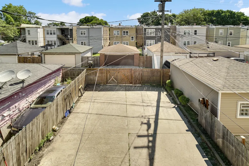 1647 North Austin Avenue Chicago IL 60639
