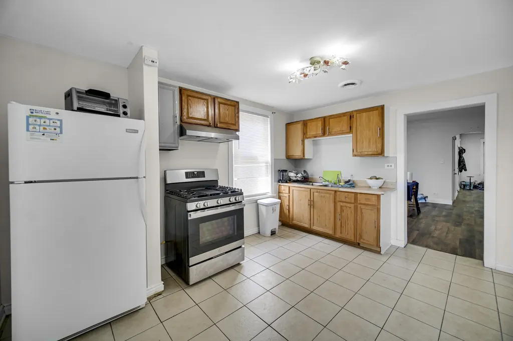 1647 North Austin Avenue Chicago IL 60639