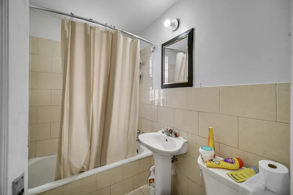 1647 North Austin Avenue Chicago IL 60639
