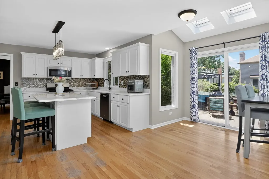 3743 Caine Drive Naperville IL 60564