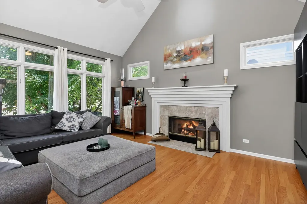 3743 Caine Drive Naperville IL 60564