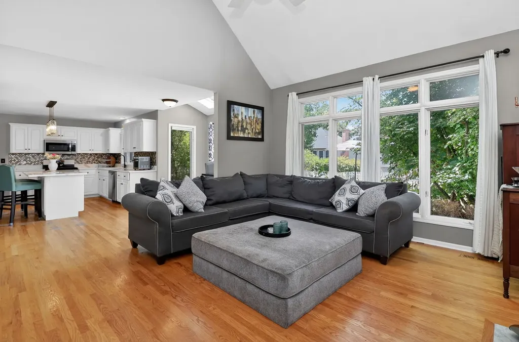 3743 Caine Drive Naperville IL 60564