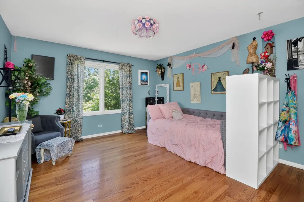 3743 Caine Drive Naperville IL 60564
