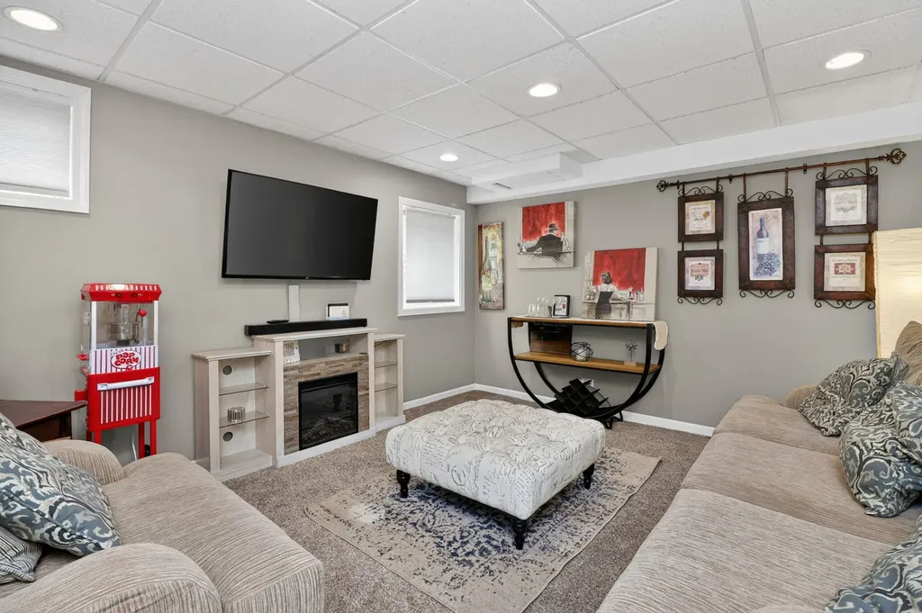 3743 Caine Drive Naperville IL 60564