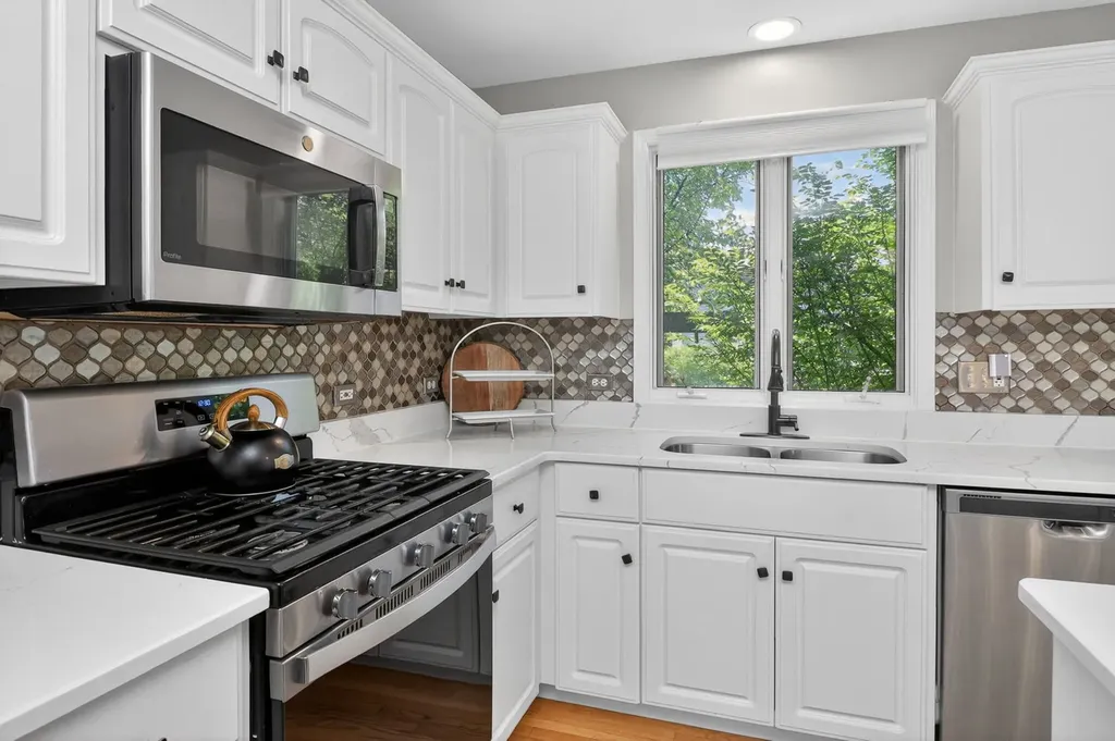 3743 Caine Drive Naperville IL 60564