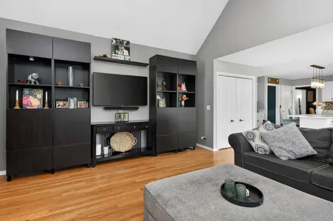 3743 Caine Drive Naperville IL 60564