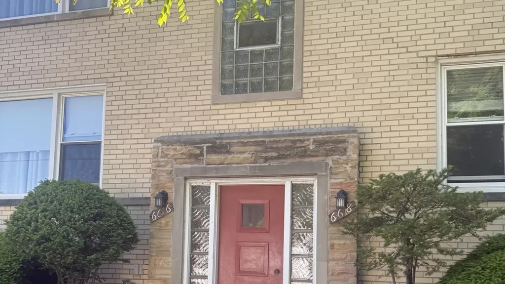 6618 North California Avenue Chicago IL 60645