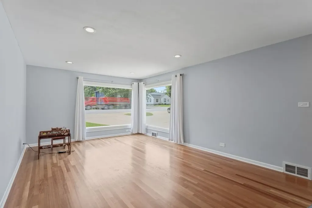 1215 West Roosevelt Road Wheaton IL 60187