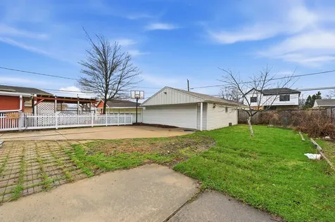 8346 North Octavia Avenue Niles IL 60714
