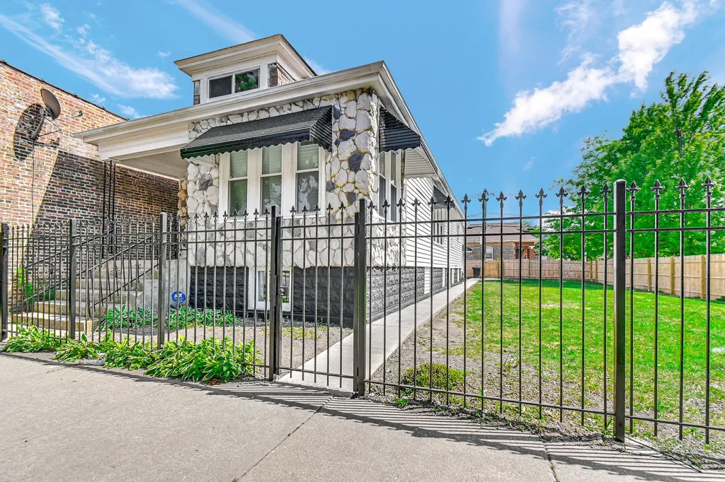 1205 East 93rd Street Chicago IL 60619