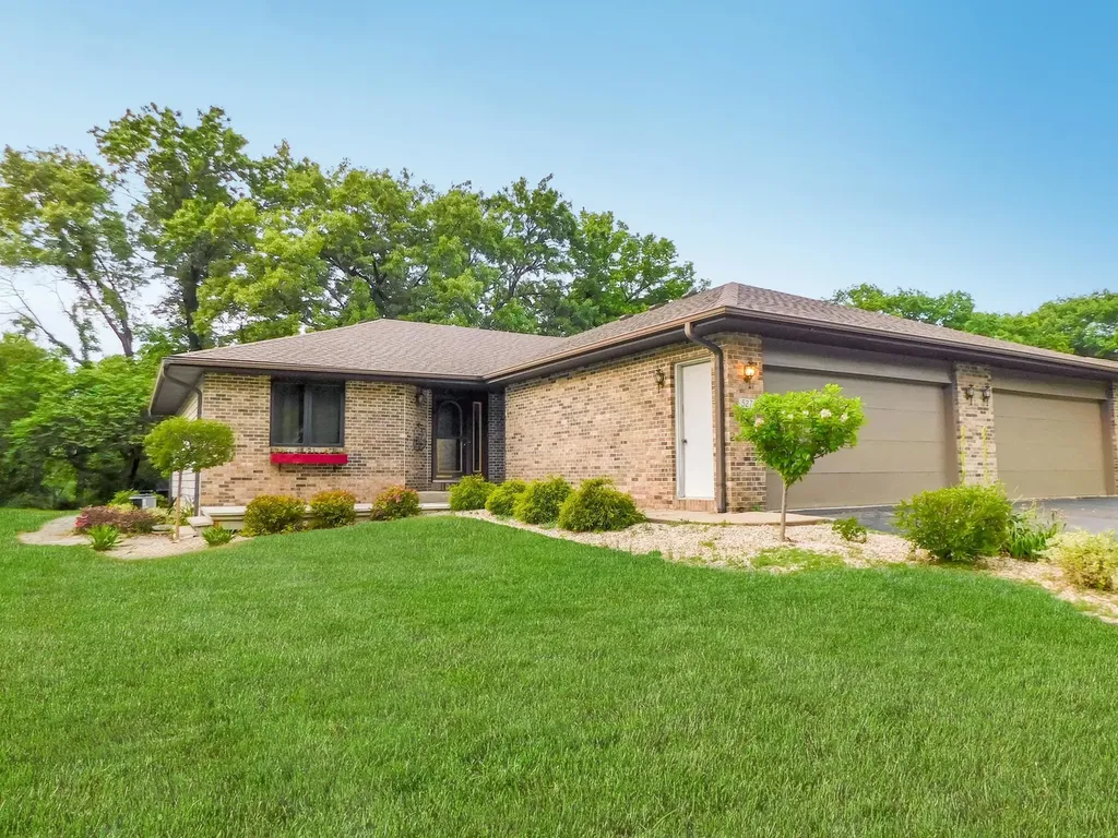 527 Trading Post Trail Rockton IL 61072