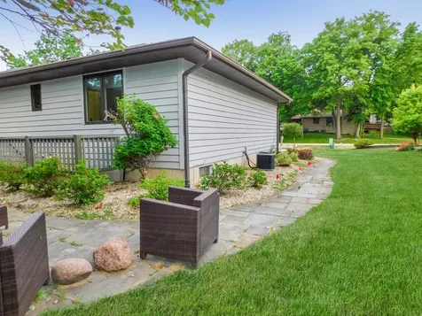 527 Trading Post Trail Rockton IL 61072