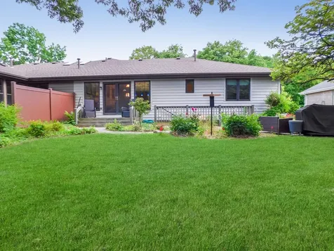 527 Trading Post Trail Rockton IL 61072