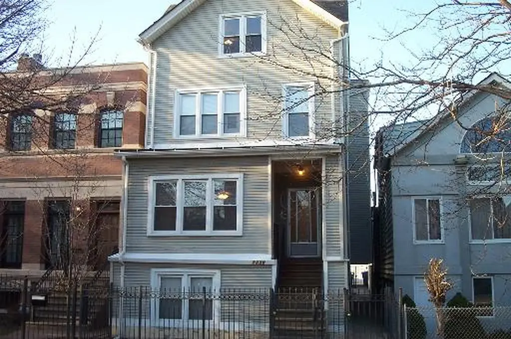 1230 West Wellington Avenue Chicago IL 60657
