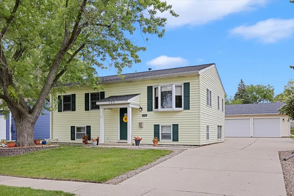 121 Seton Place Streamwood IL 60107