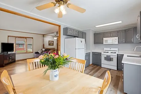 121 Seton Place Streamwood IL 60107