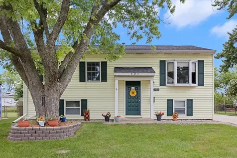 121 Seton Place Streamwood IL 60107