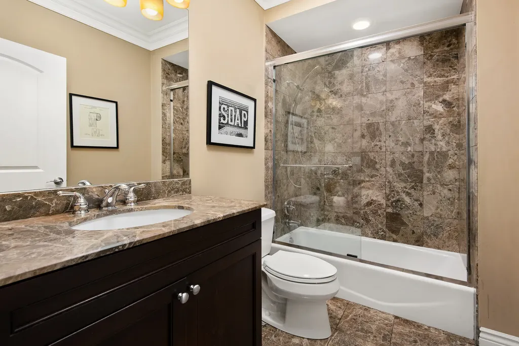4927 North Damen Avenue Chicago IL 60625