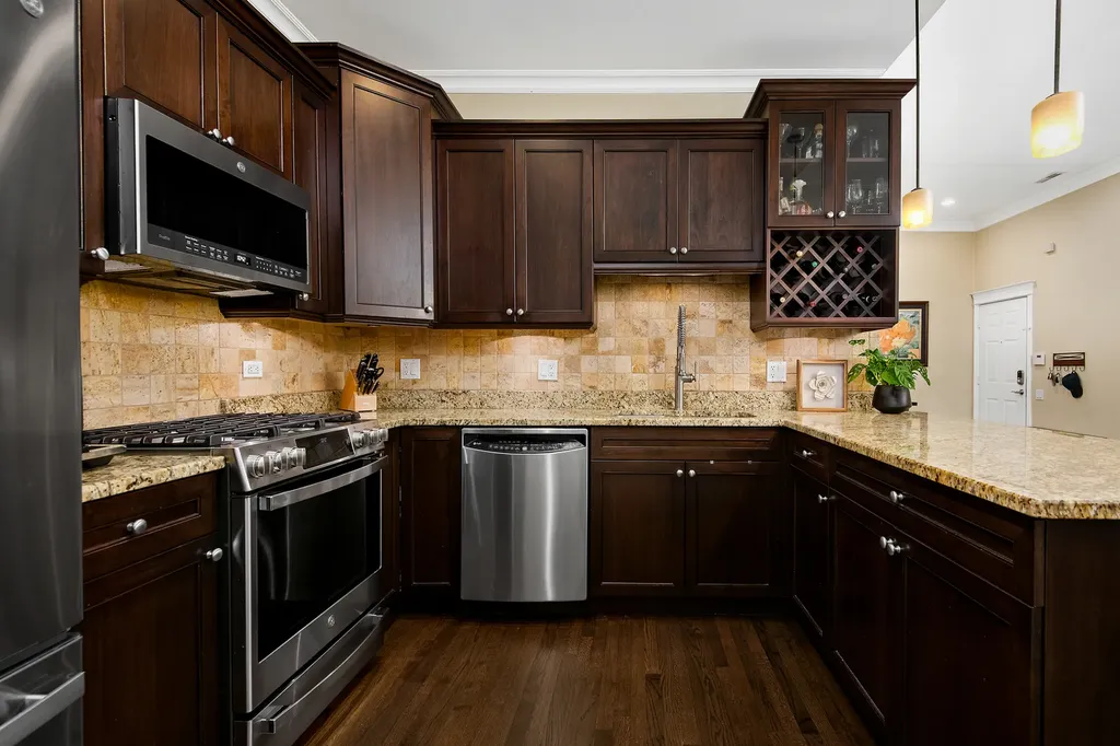 4927 North Damen Avenue Chicago IL 60625