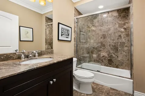 4927 North Damen Avenue Chicago IL 60625