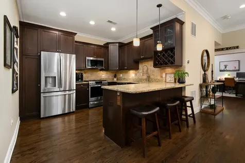 4927 North Damen Avenue Chicago IL 60625