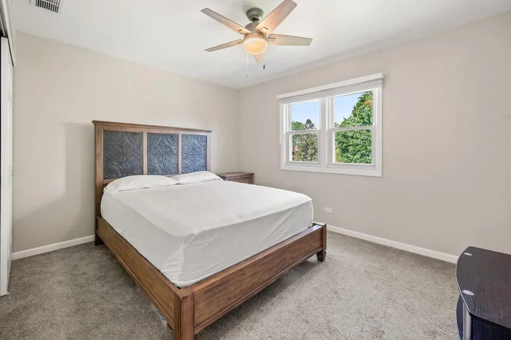 485 West Cimarron Drive Aurora IL 60504