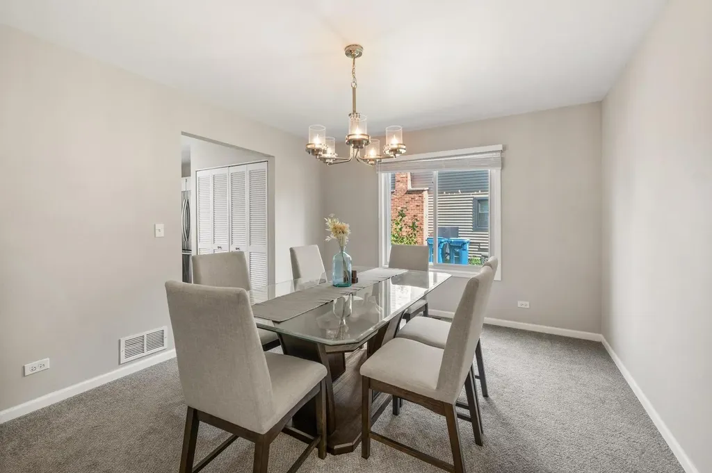 485 West Cimarron Drive Aurora IL 60504