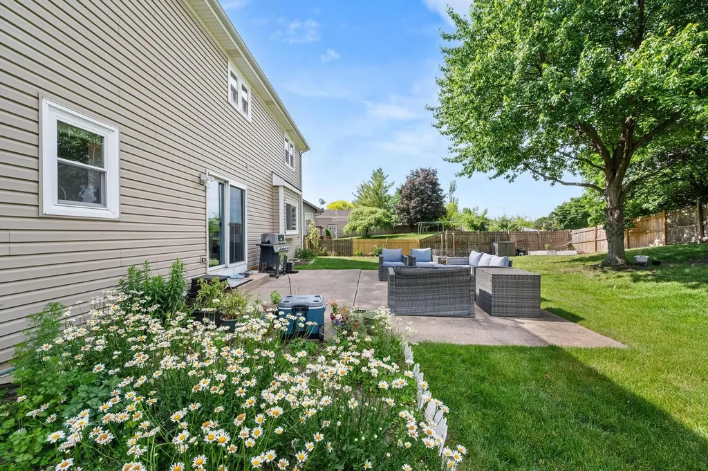 485 West Cimarron Drive Aurora IL 60504