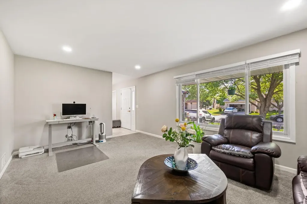 485 West Cimarron Drive Aurora IL 60504