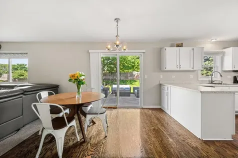 485 West Cimarron Drive Aurora IL 60504