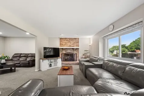 485 West Cimarron Drive Aurora IL 60504
