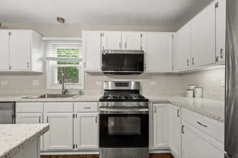 485 West Cimarron Drive Aurora IL 60504