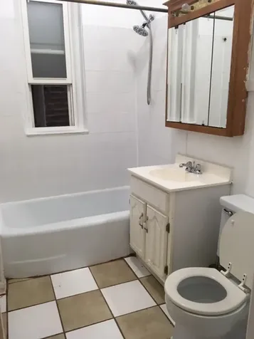 3246 North Seminary Avenue Chicago IL 60657