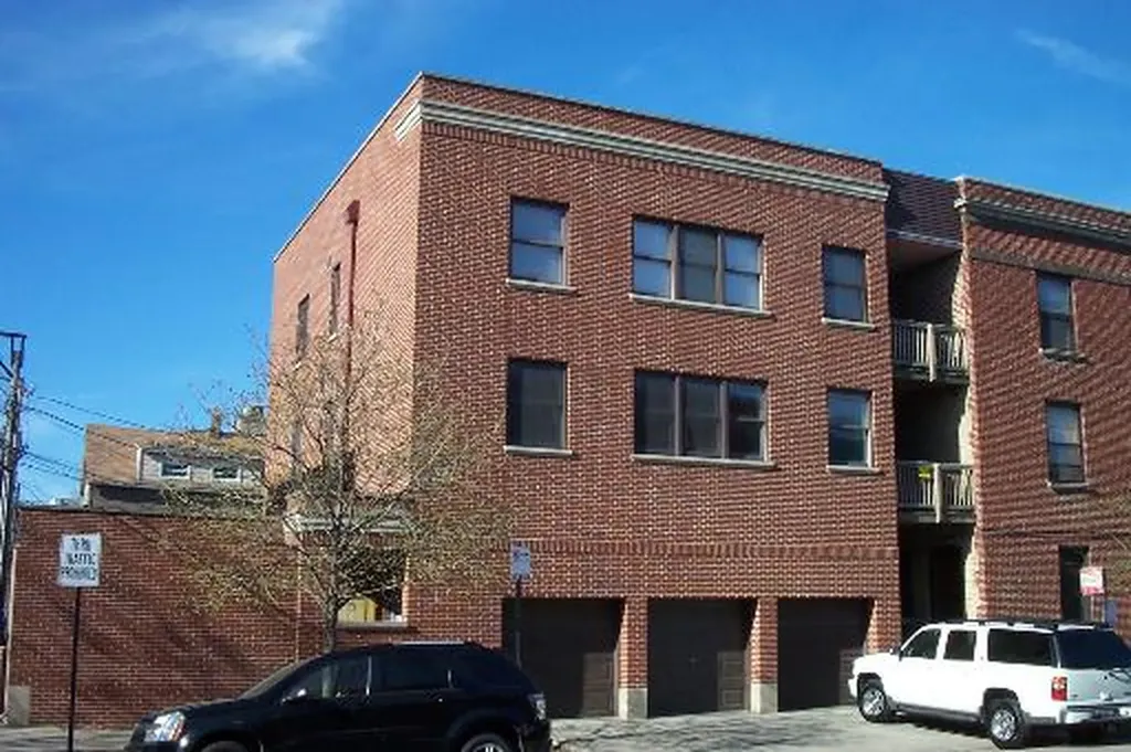 1408 West Waveland Avenue Chicago IL 60613