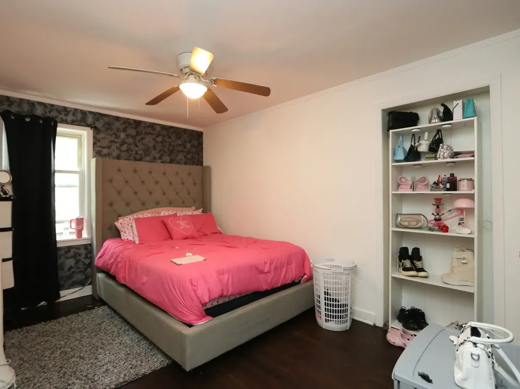 10134 South Bensley Avenue Chicago IL 60617