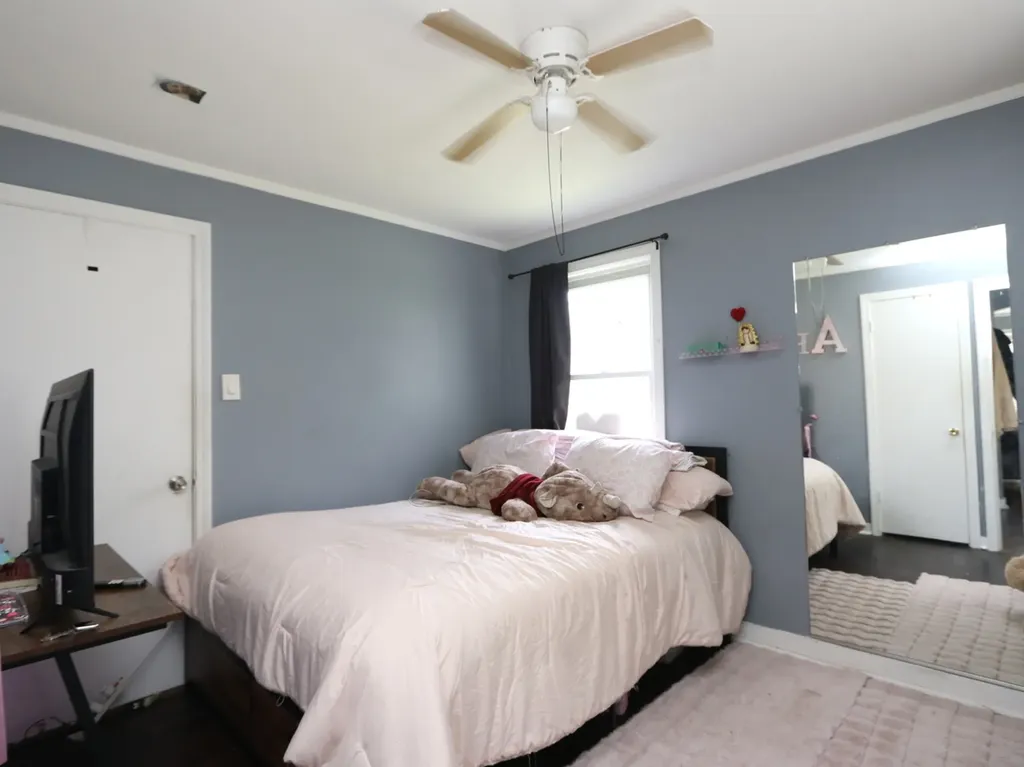 10134 South Bensley Avenue Chicago IL 60617