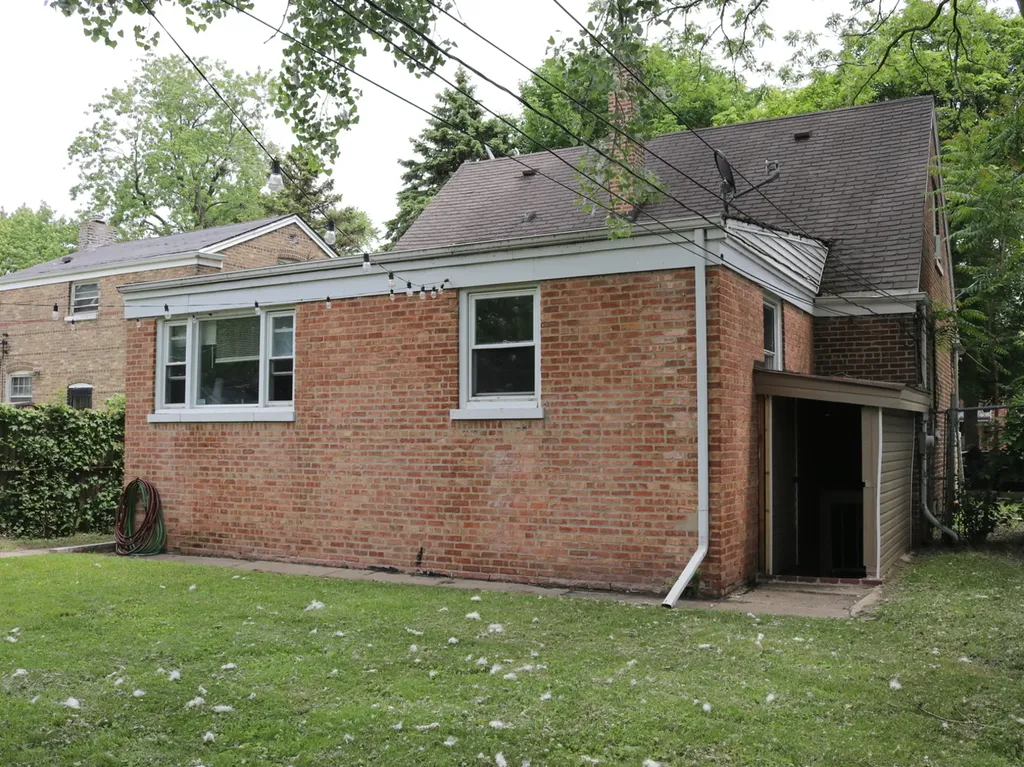 10134 South Bensley Avenue Chicago IL 60617