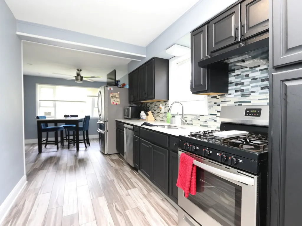 10134 South Bensley Avenue Chicago IL 60617