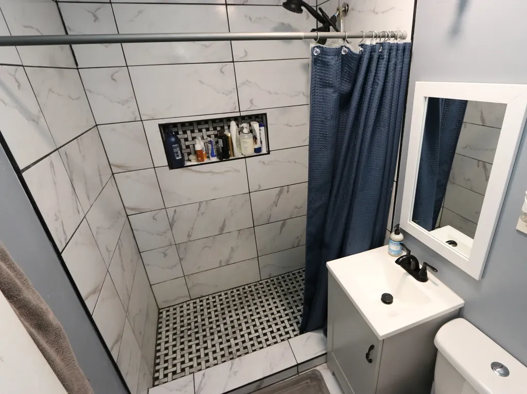 10134 South Bensley Avenue Chicago IL 60617