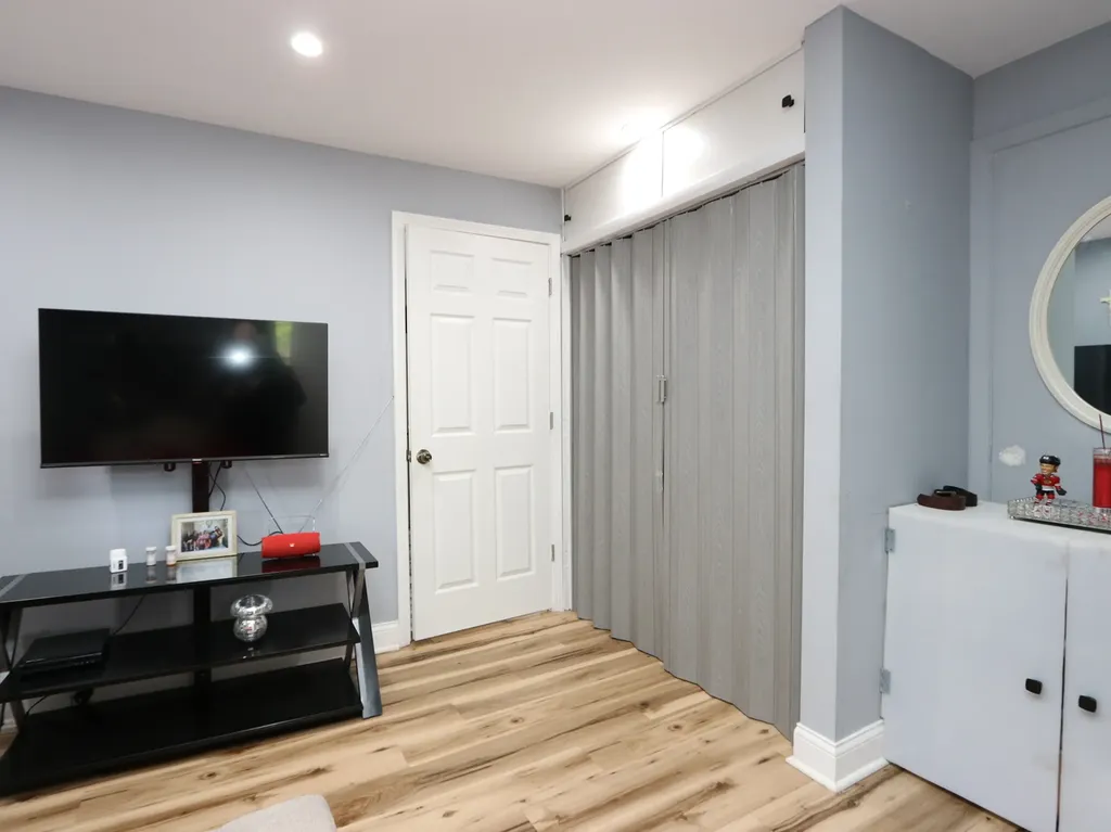 10134 South Bensley Avenue Chicago IL 60617