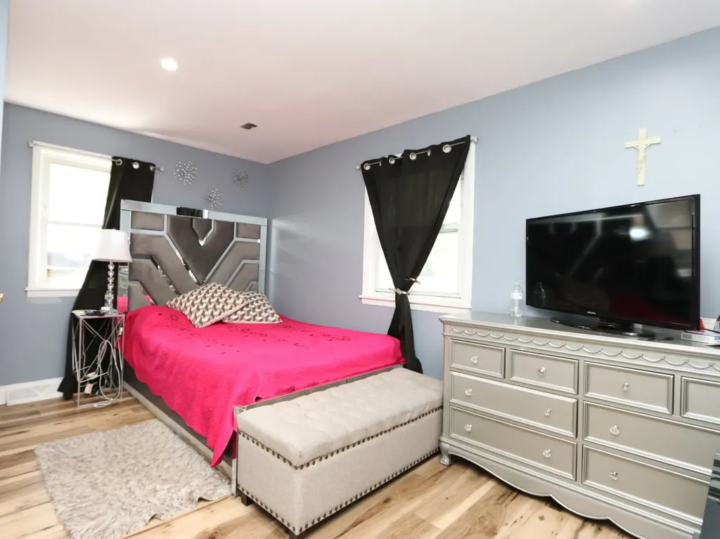 10134 South Bensley Avenue Chicago IL 60617