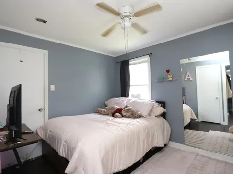 10134 South Bensley Avenue Chicago IL 60617