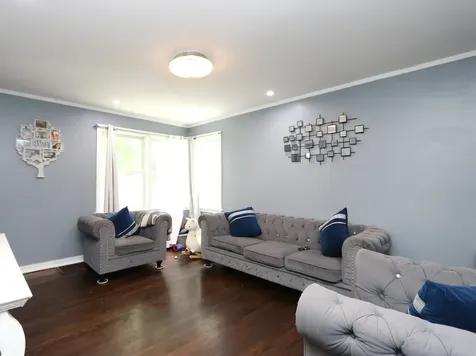 10134 South Bensley Avenue Chicago IL 60617
